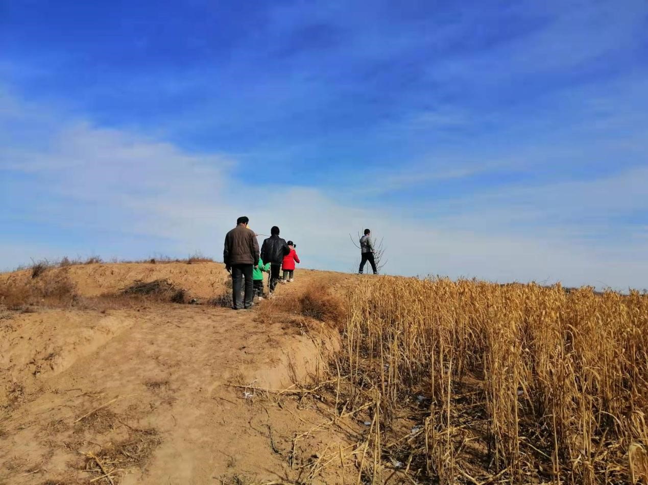 1644884046865124.jpeg 背影.jpg