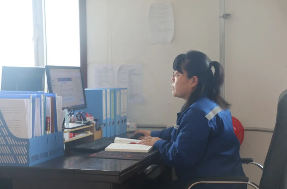 1696639359143861.png 安全環保部戴靖雯查看風險監測預警平臺.png