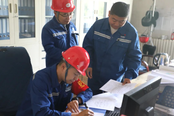 1696639421493822.png 紀檢監察人員進行節假日監督檢查工作.png